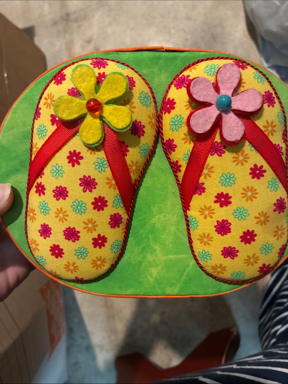 Jewelry box Floral Flip-Flop Plush Toy Slippers - Yellow & Green
